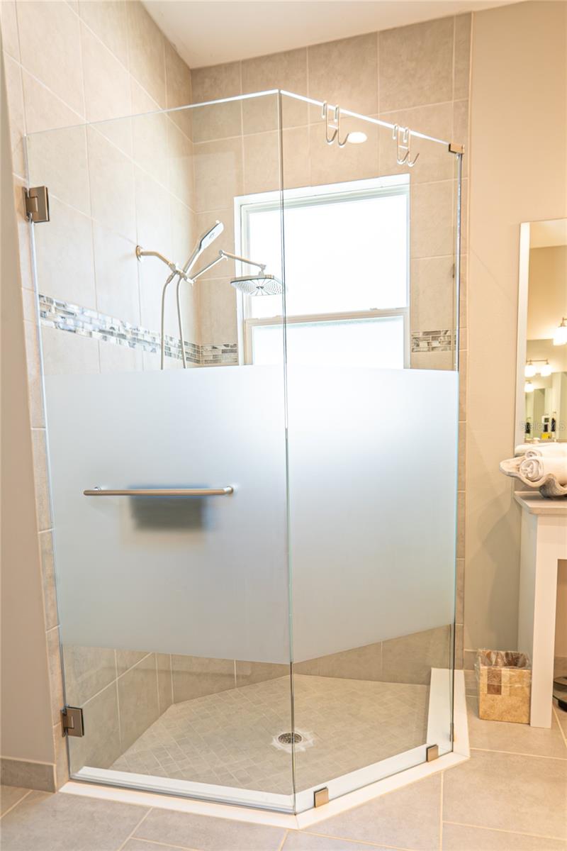 Listing photo id 50 for 5013 Sevilla Shores Drive