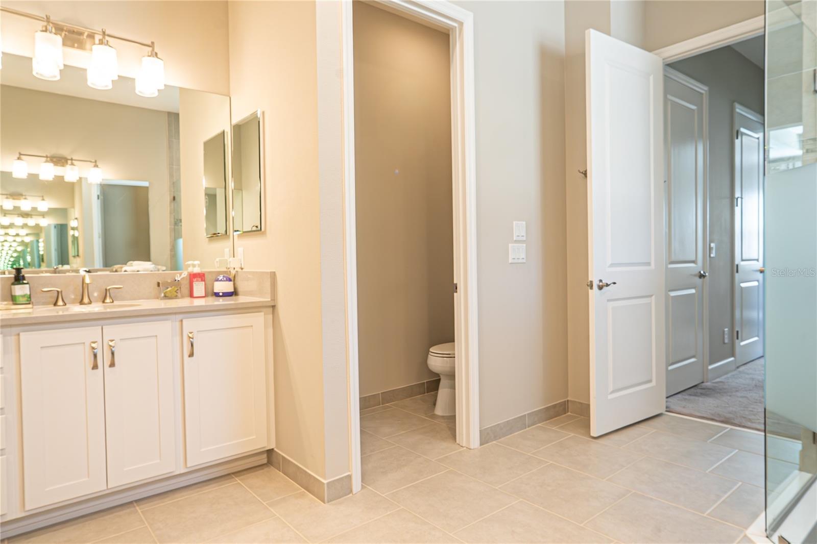 Listing photo id 53 for 5013 Sevilla Shores Drive