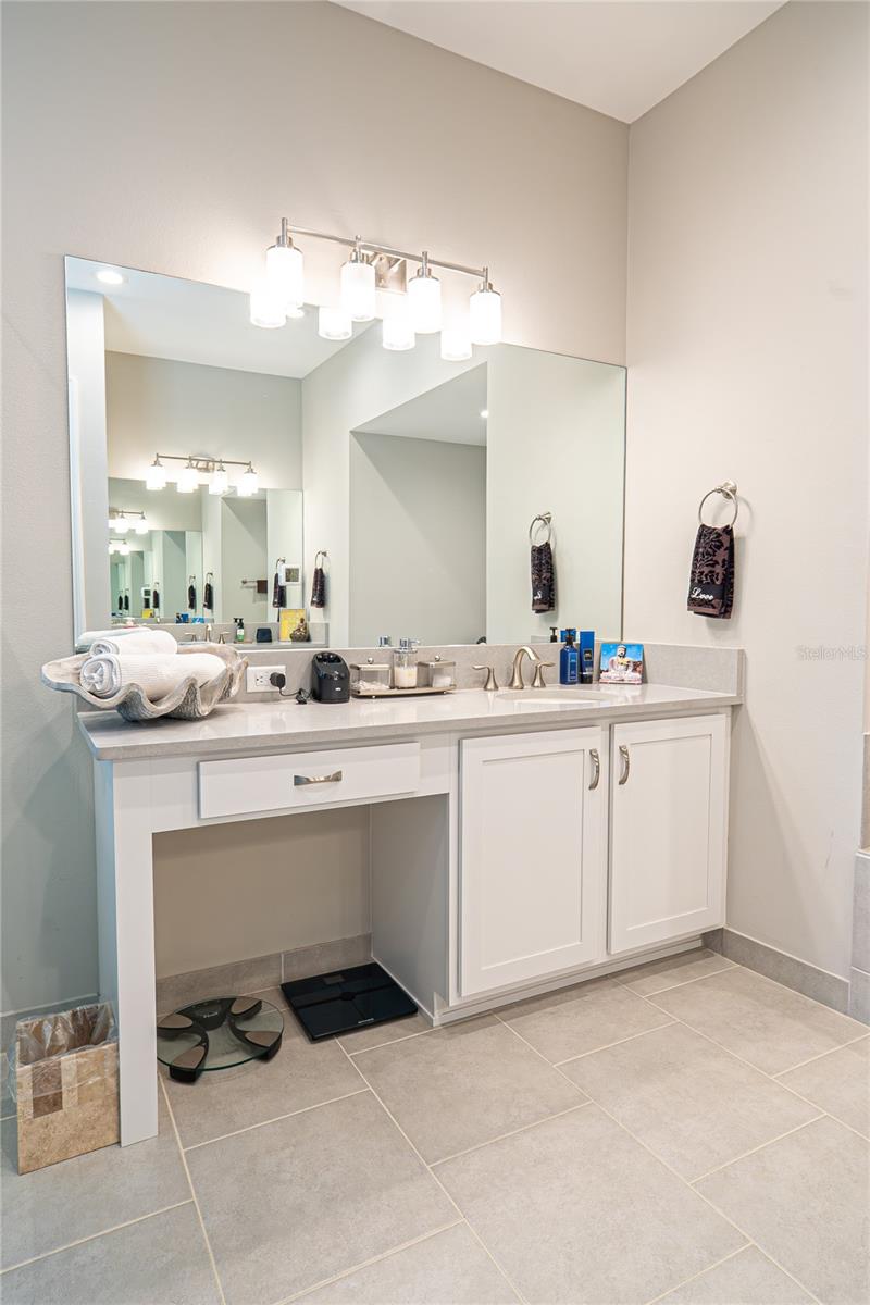 Listing photo id 54 for 5013 Sevilla Shores Drive