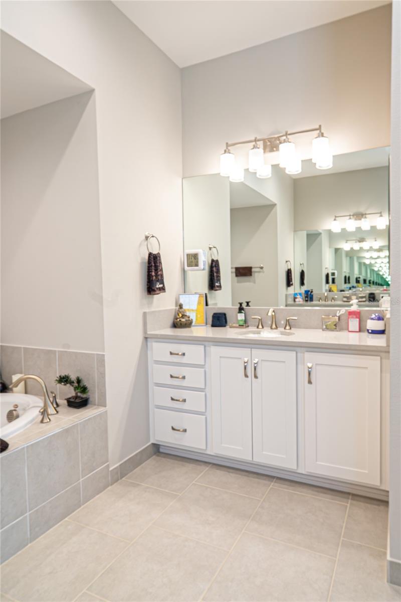 Listing photo id 55 for 5013 Sevilla Shores Drive