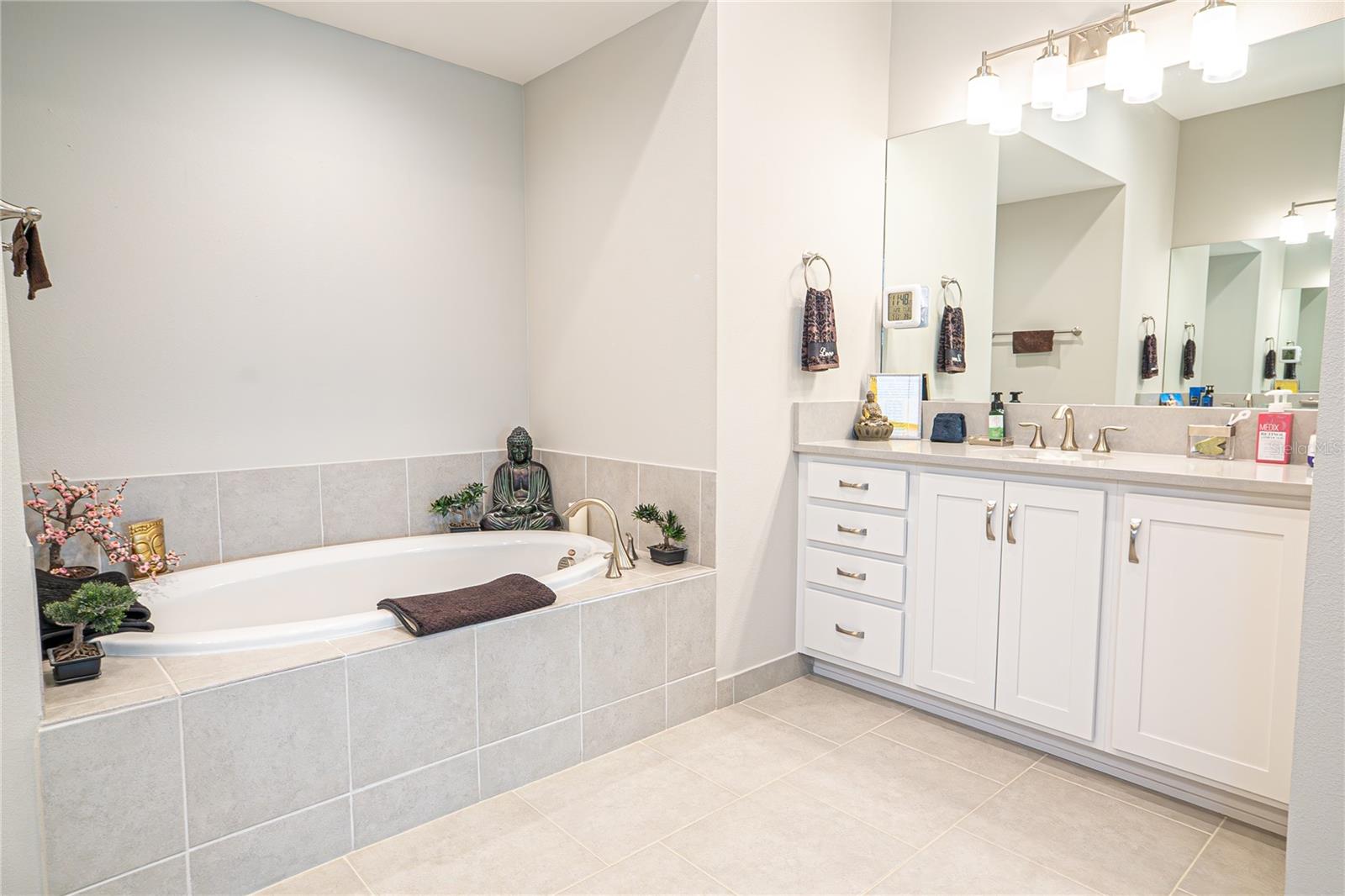 Listing photo id 56 for 5013 Sevilla Shores Drive