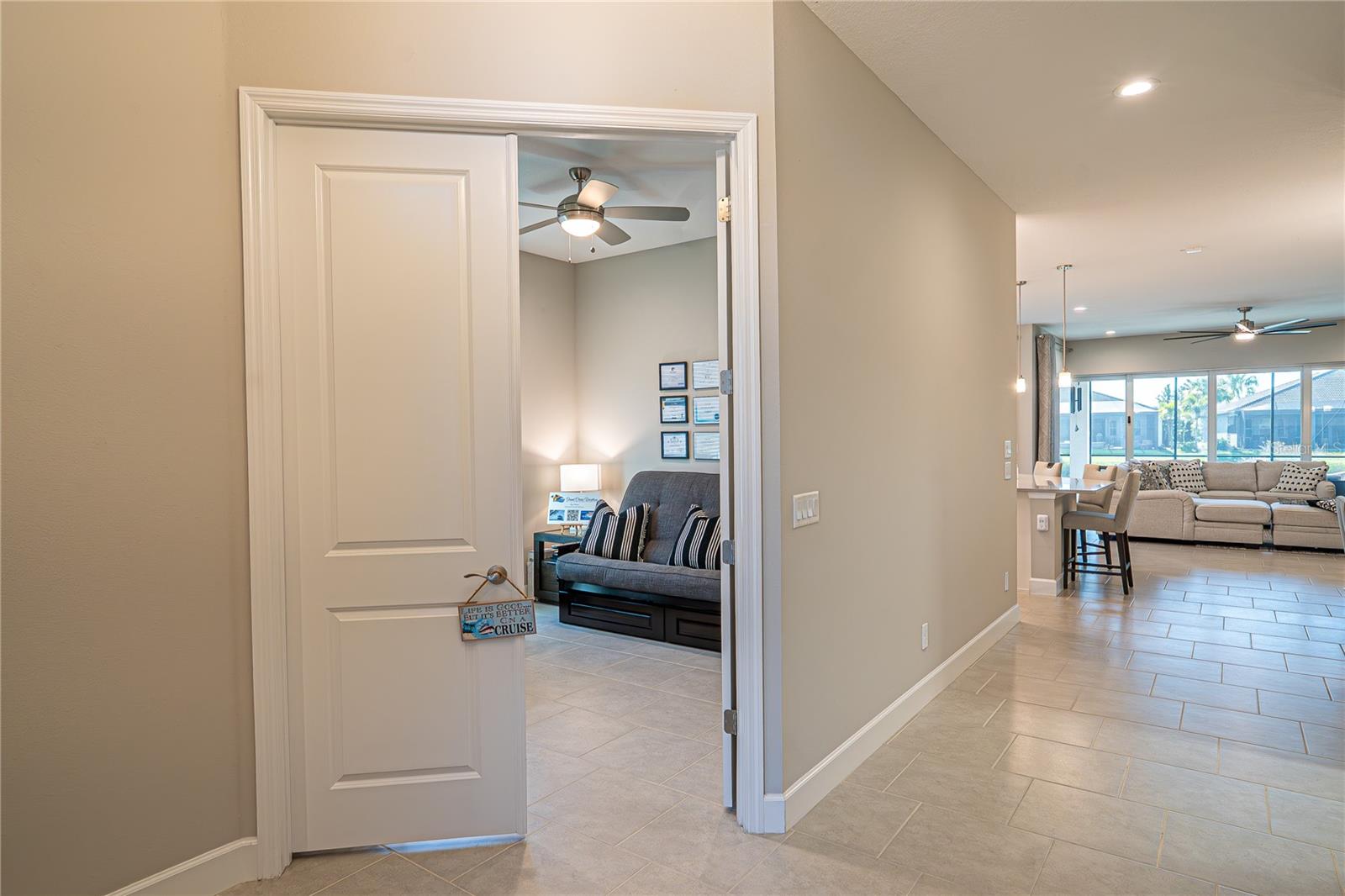 Listing photo id 4 for 5013 Sevilla Shores Drive