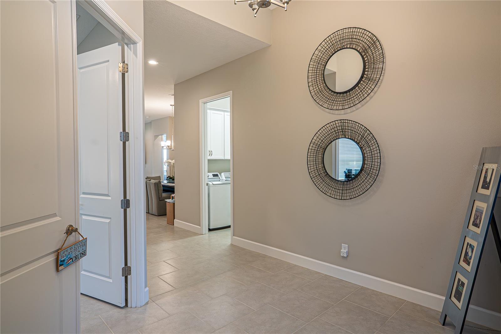 Listing photo id 5 for 5013 Sevilla Shores Drive