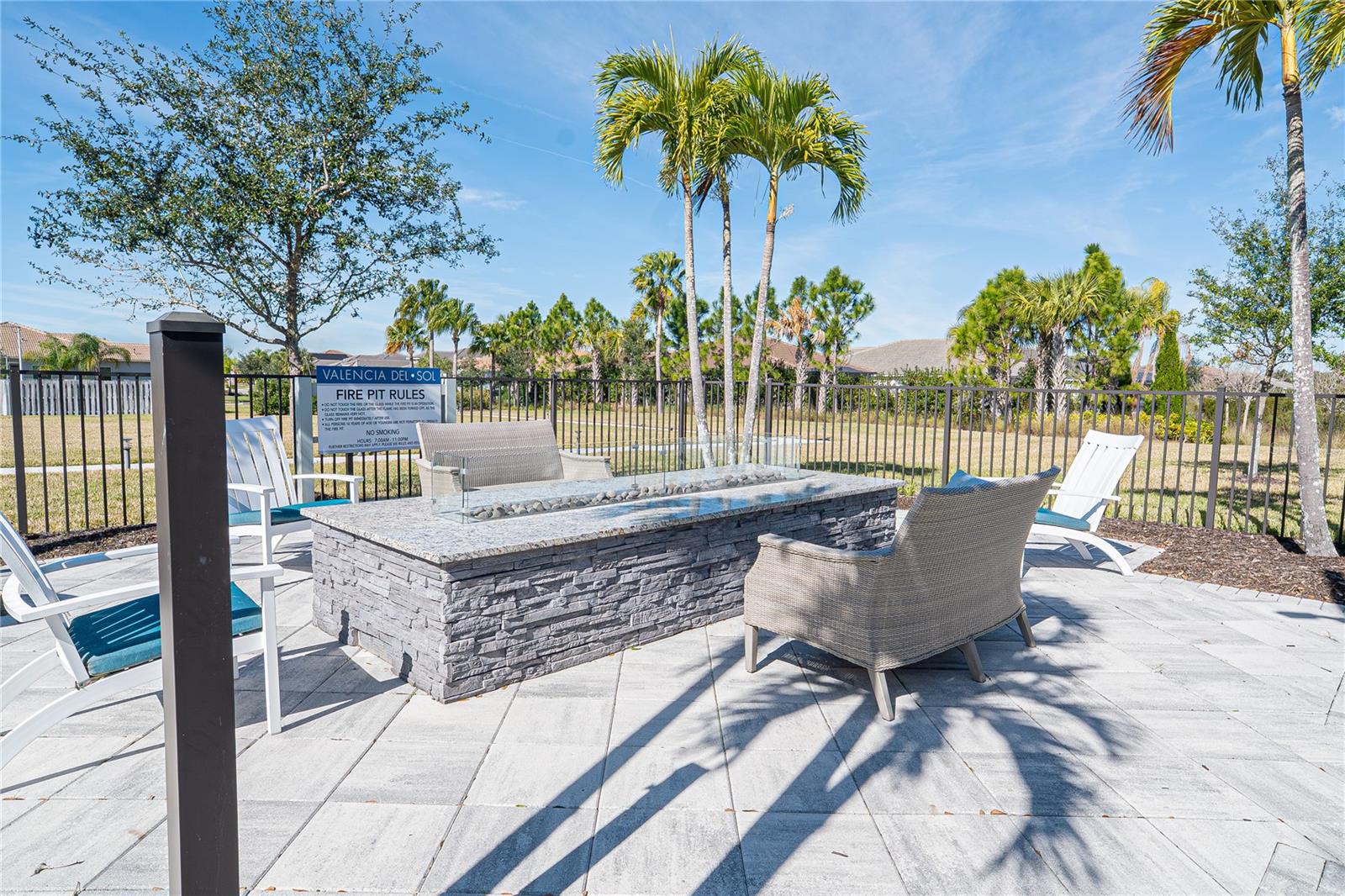 Listing photo id 73 for 5013 Sevilla Shores Drive