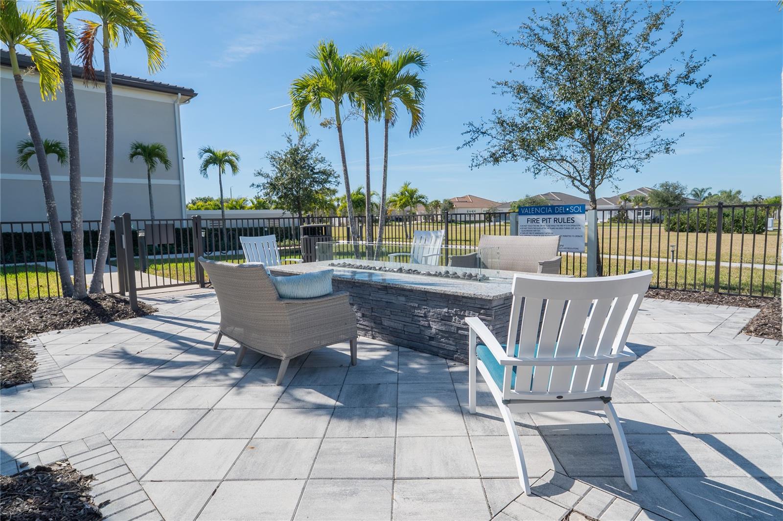 Listing photo id 74 for 5013 Sevilla Shores Drive