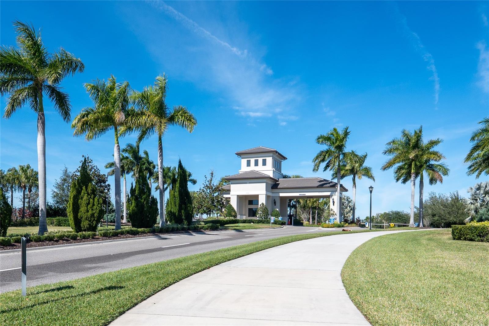 Listing photo id 90 for 5013 Sevilla Shores Drive