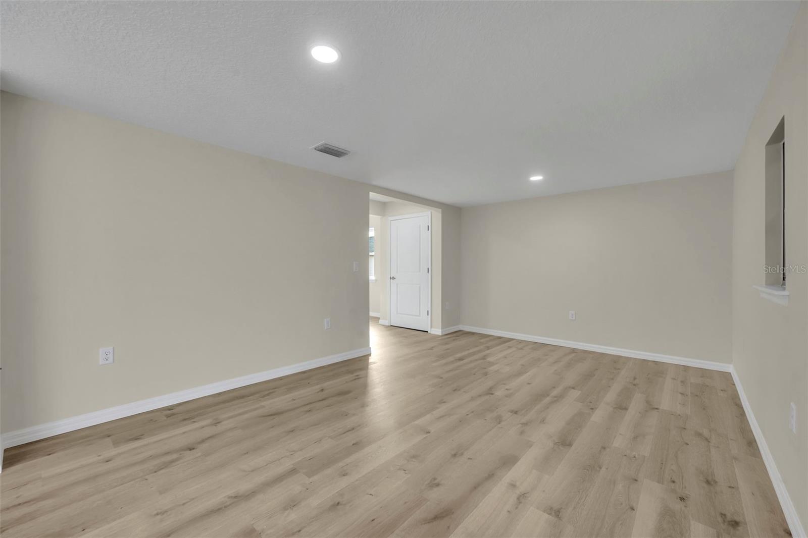 Image 11 of 40 For 31201 Merry Rd