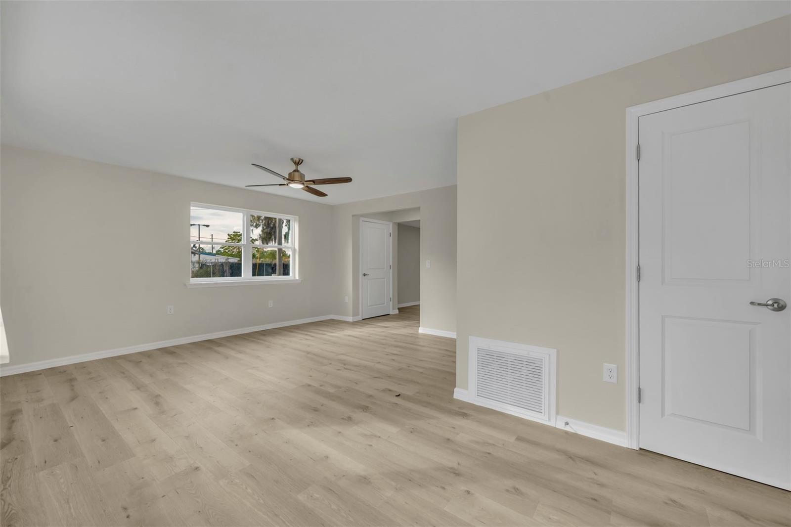 Image 4 of 40 For 31201 Merry Rd