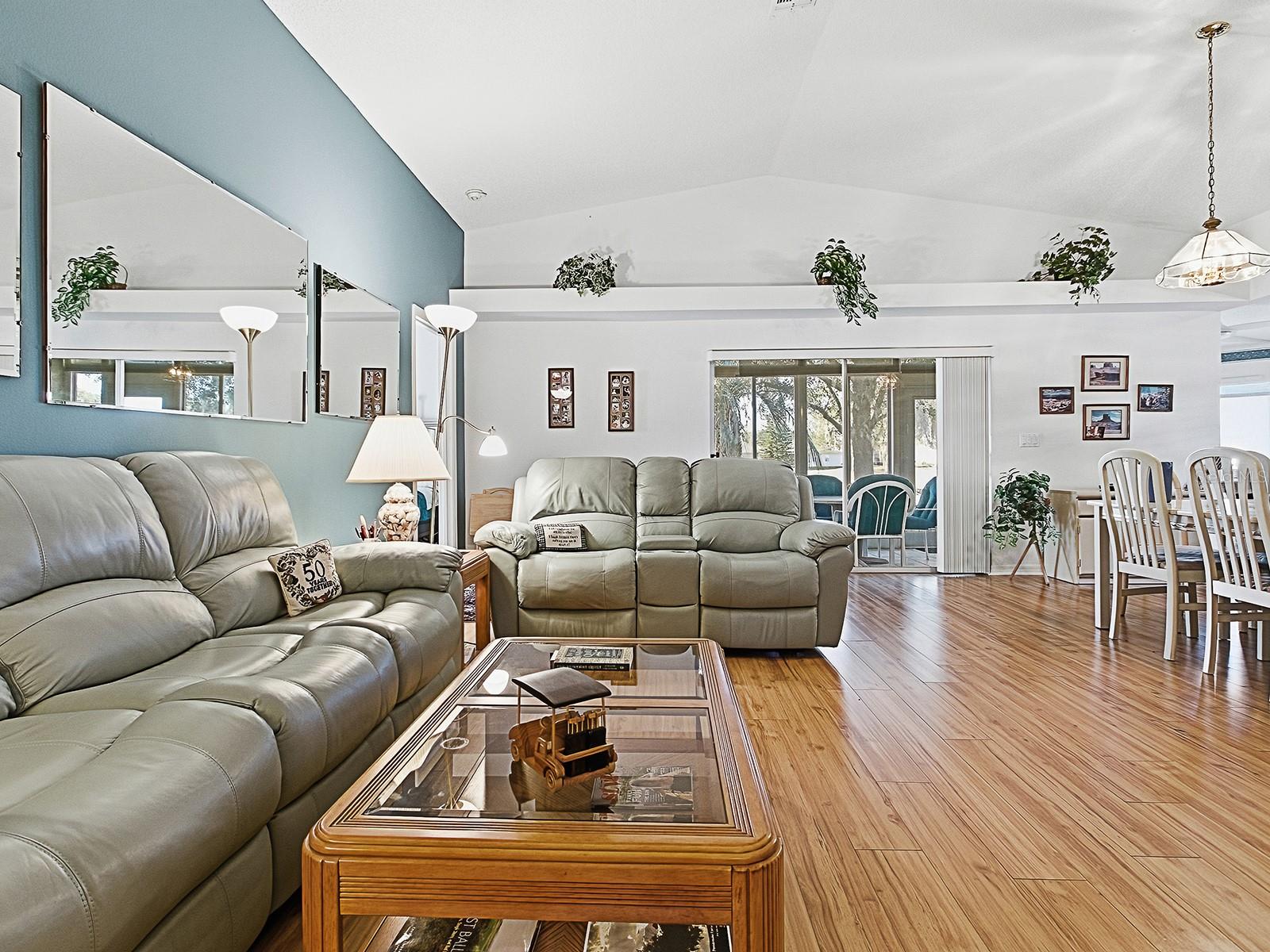 Image 7 of 36 For 32747 Timberwood Drive