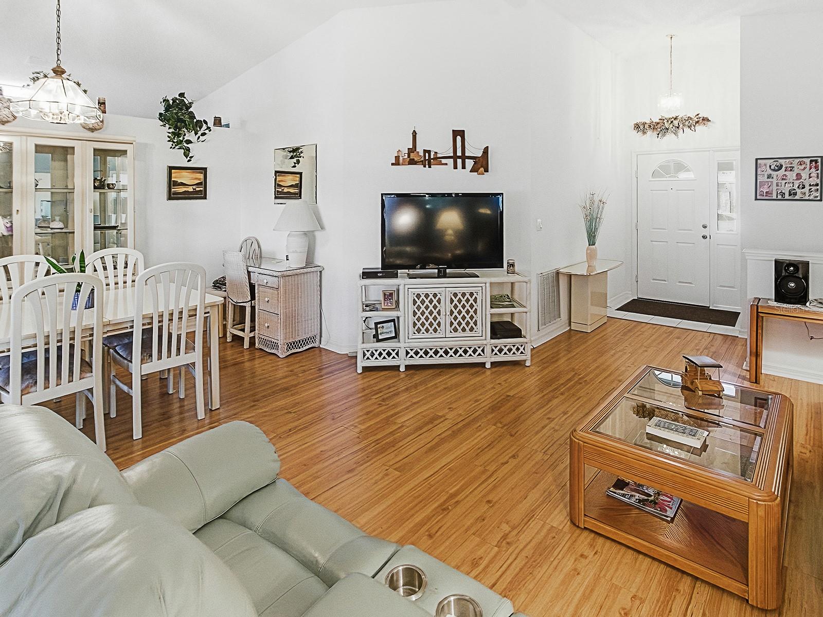 Image 8 of 36 For 32747 Timberwood Drive