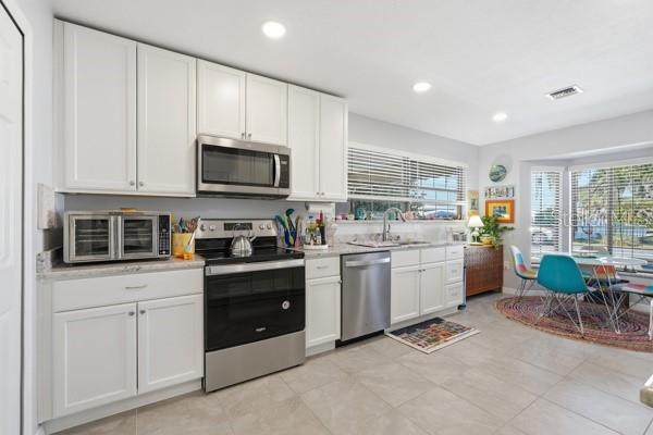 Image 3 of 46 For 17 Live Oak Avenue