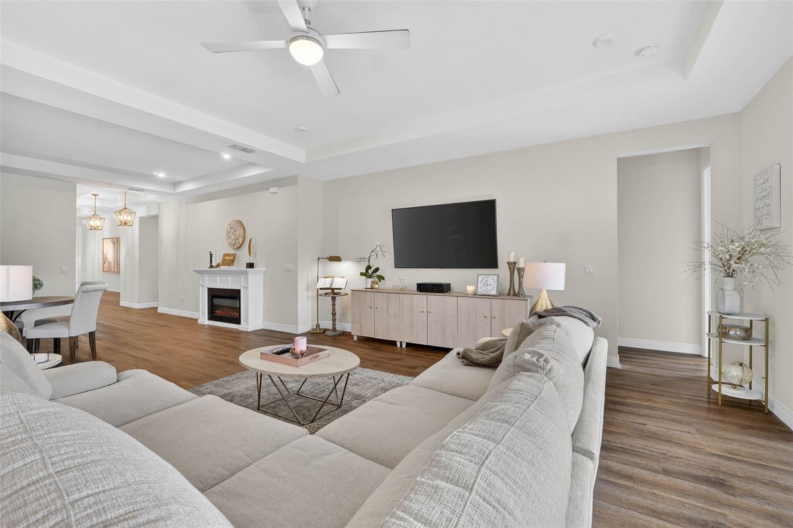 Image 14 of 94 For 910 Zeek Ridge Court