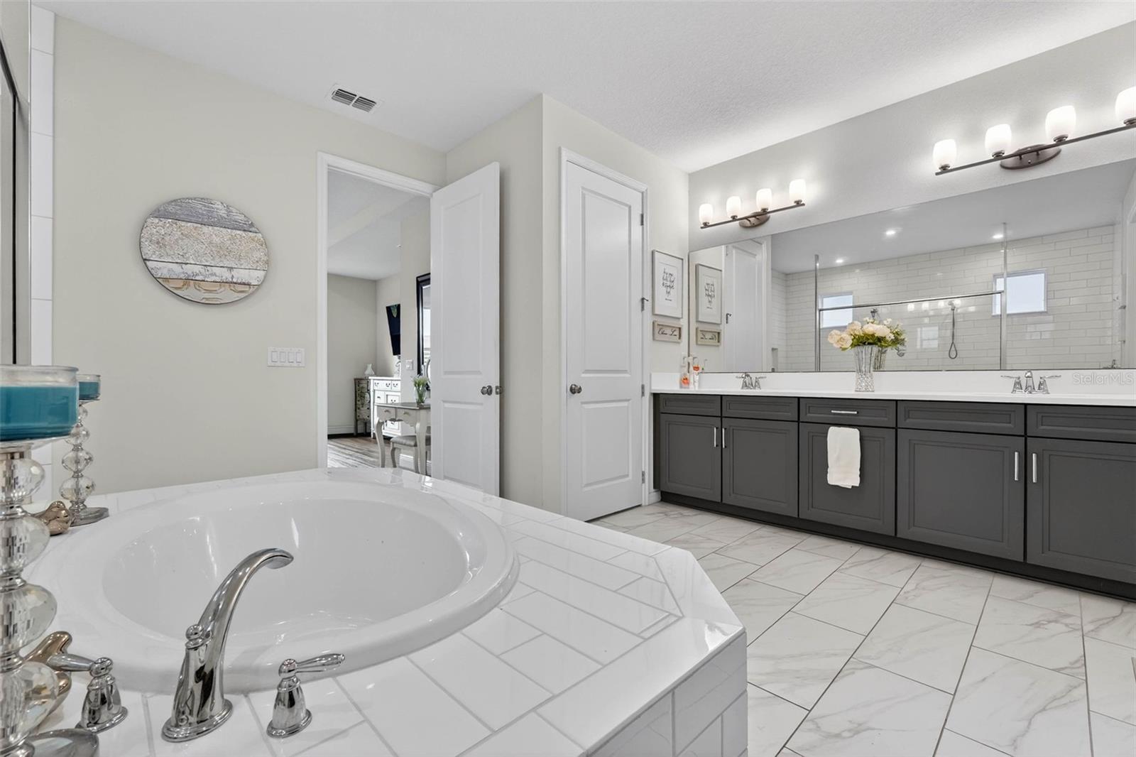 Image 32 of 94 For 910 Zeek Ridge Court