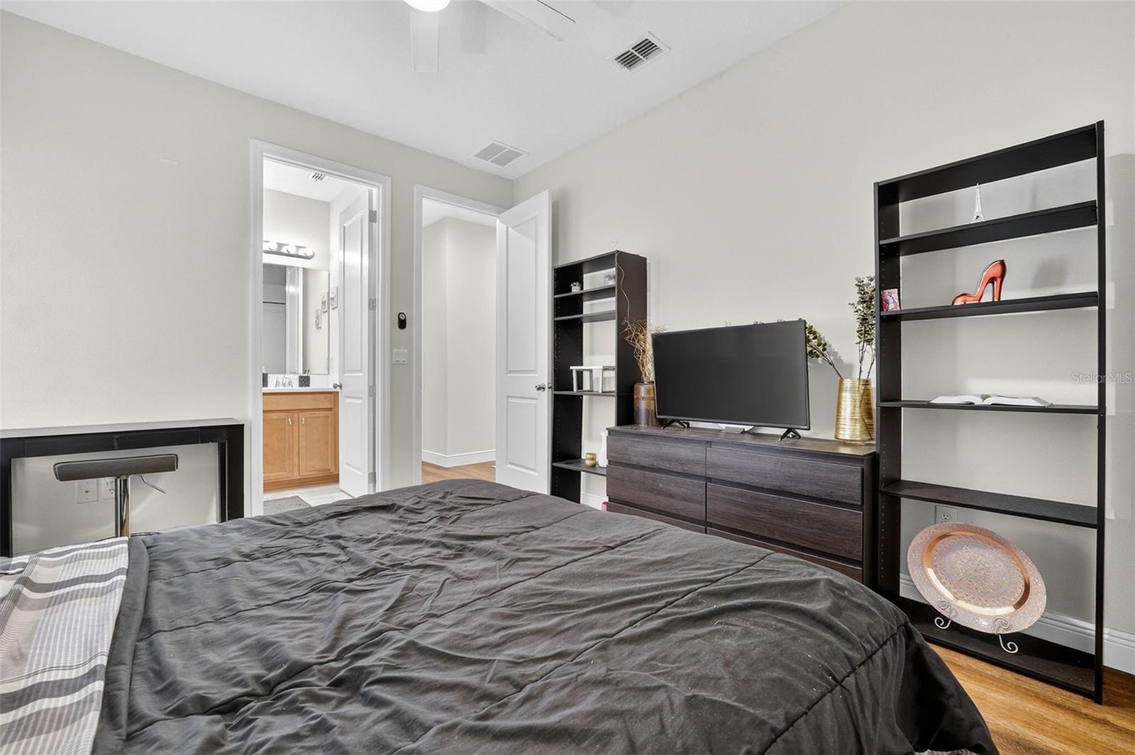 Image 43 of 94 For 910 Zeek Ridge Court