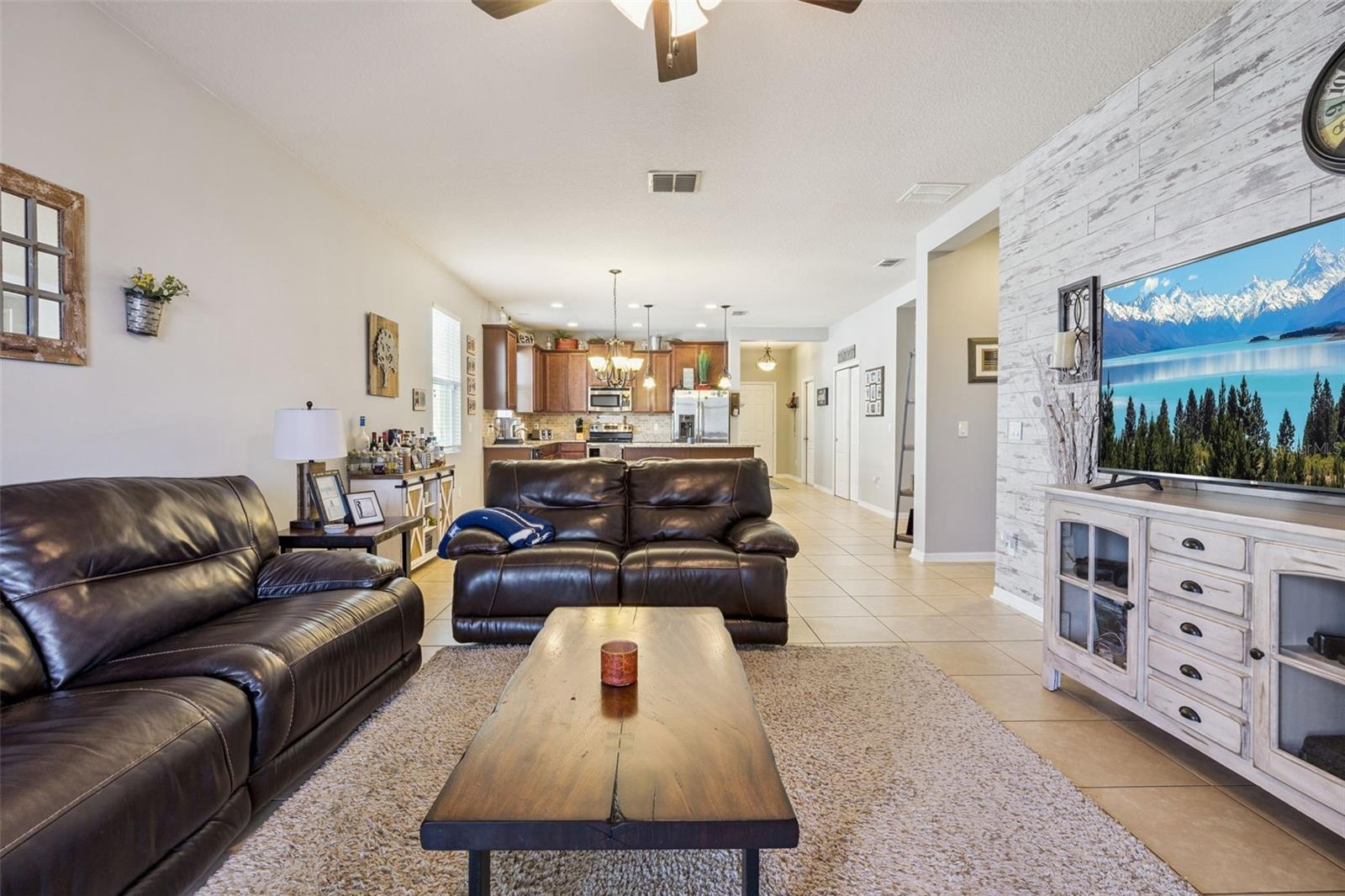 Image 16 of 61 For 1127 White Water Bay Drive