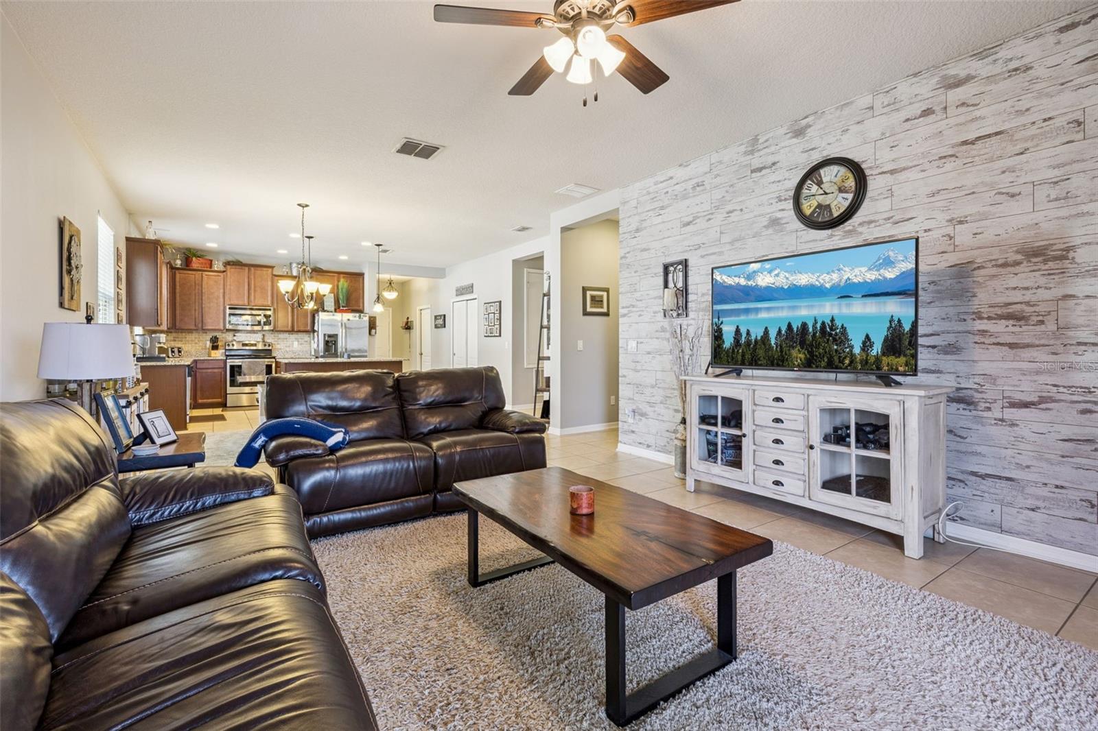 Image 17 of 61 For 1127 White Water Bay Drive