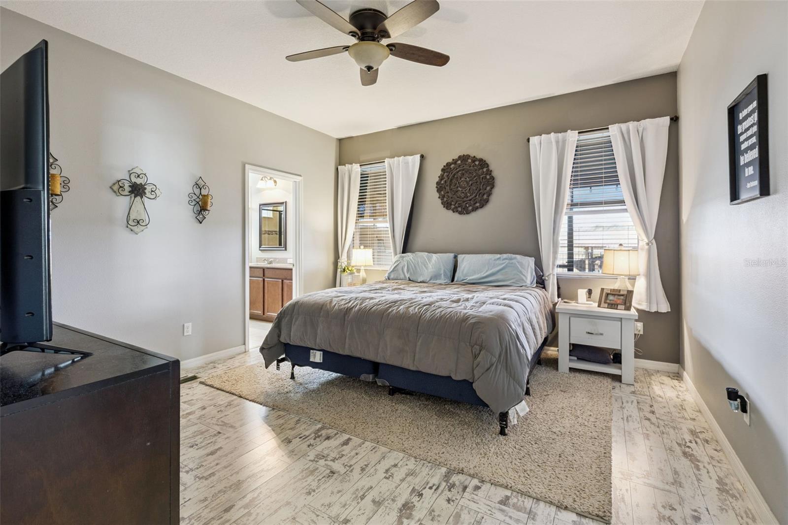 Image 22 of 61 For 1127 White Water Bay Drive