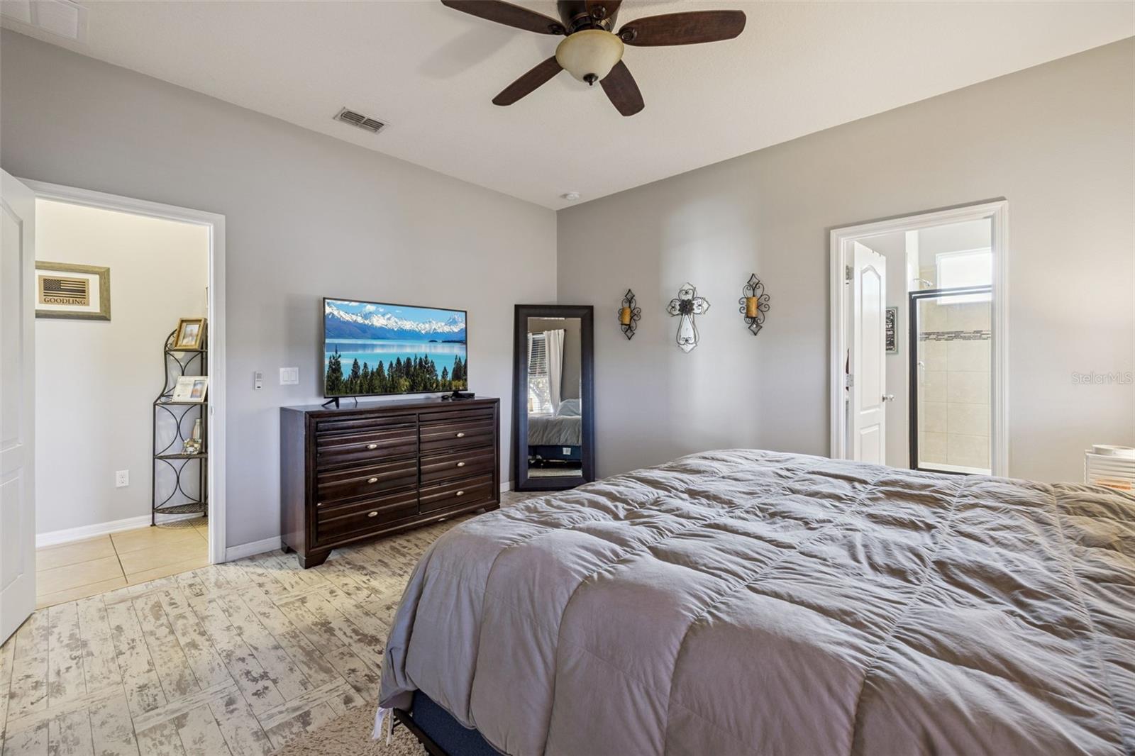 Image 23 of 61 For 1127 White Water Bay Drive