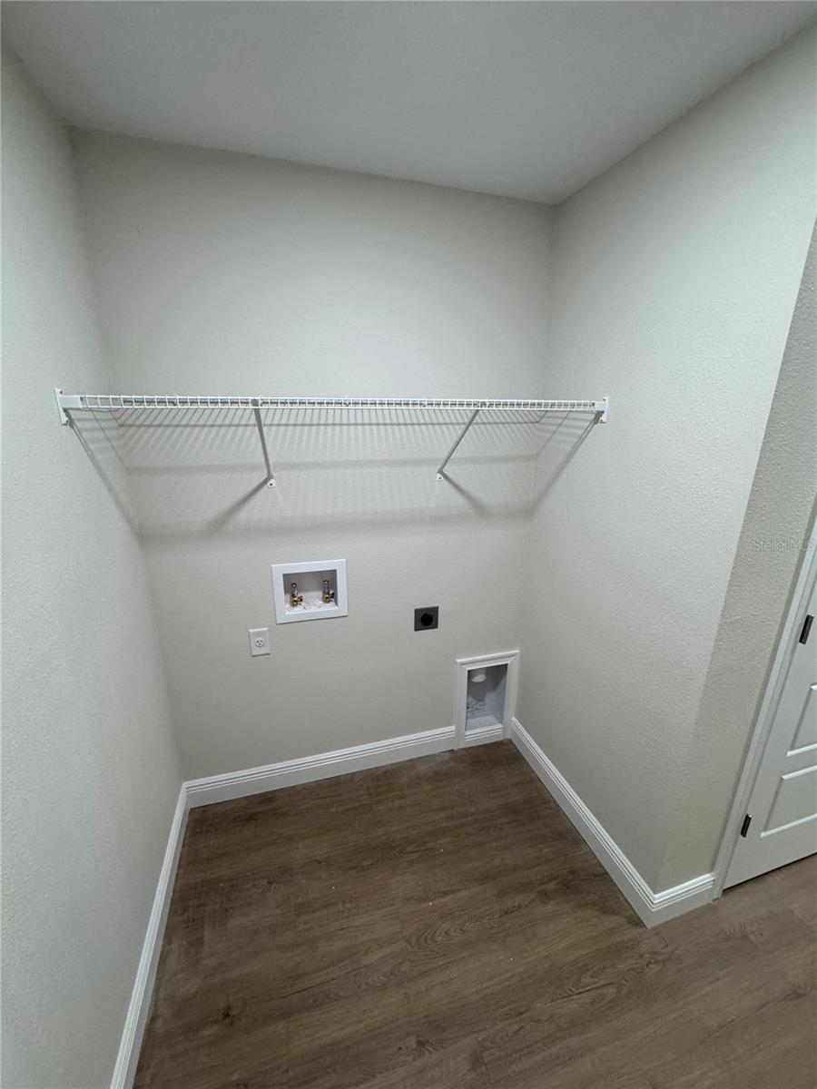 Image 18 of 40 For 10244 Athenia Drive