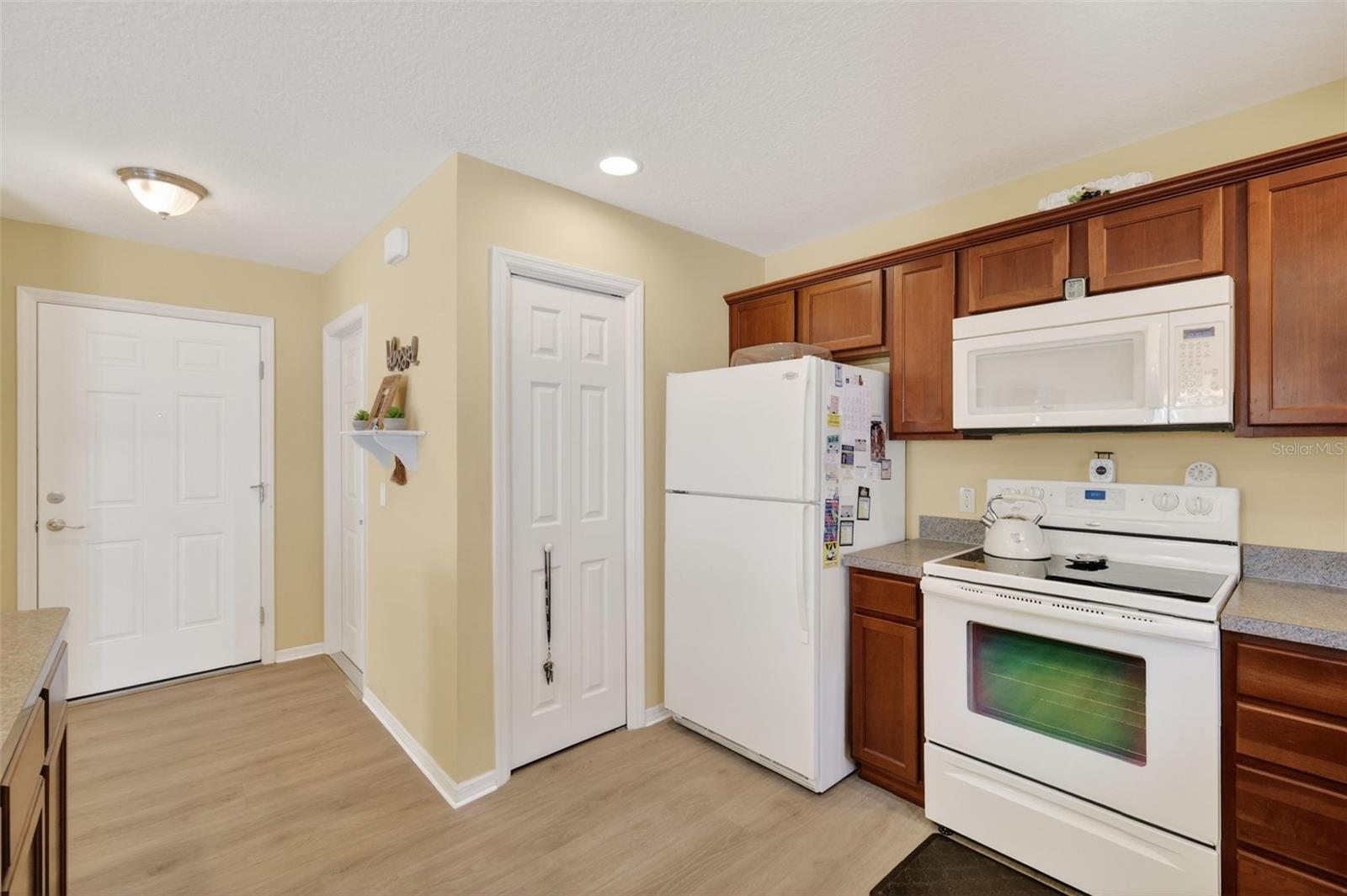 Image 7 of 39 For 2448 Ravenwood Lane