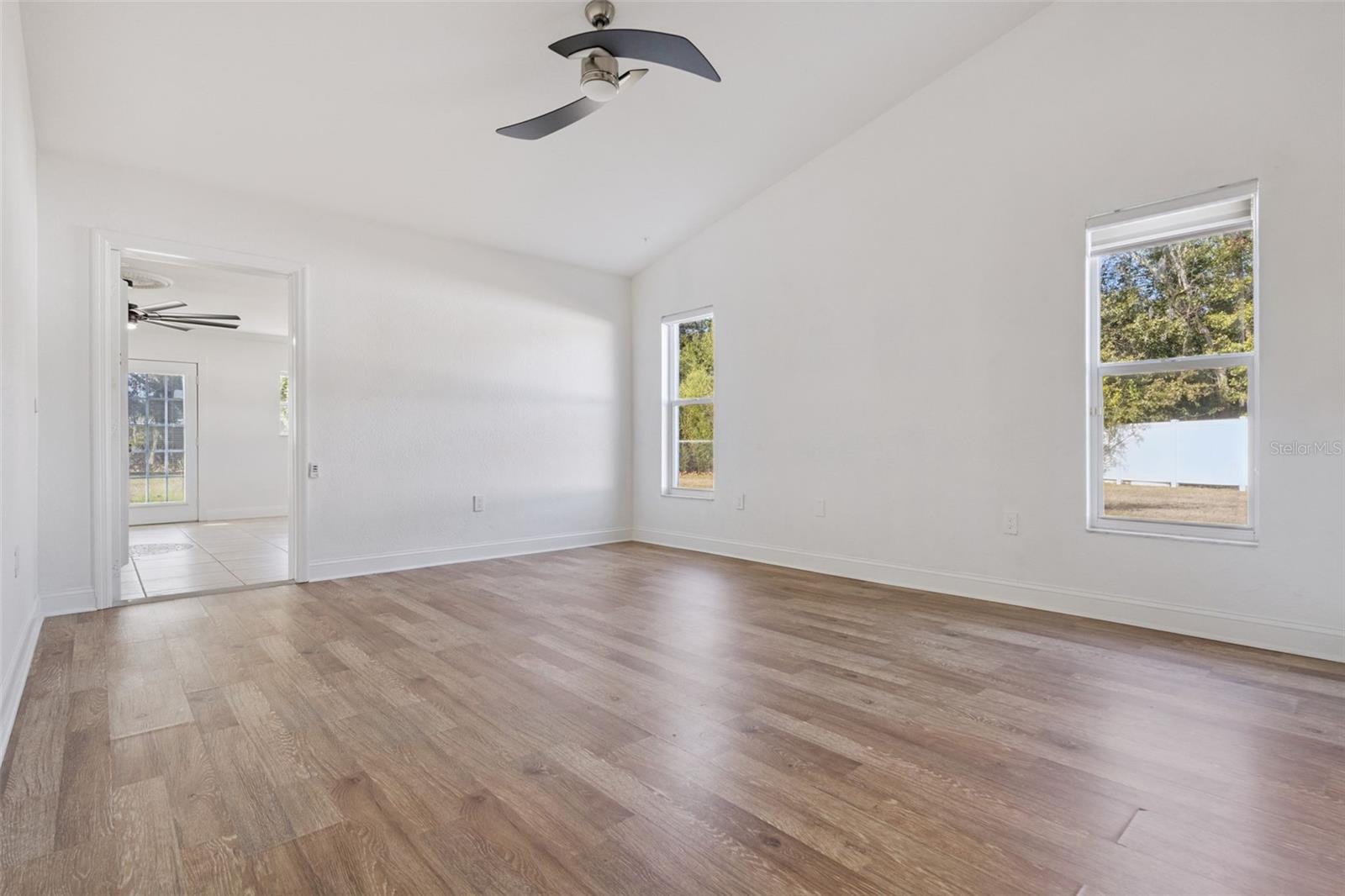 Image 17 of 50 For 201 Glenridge Loop S