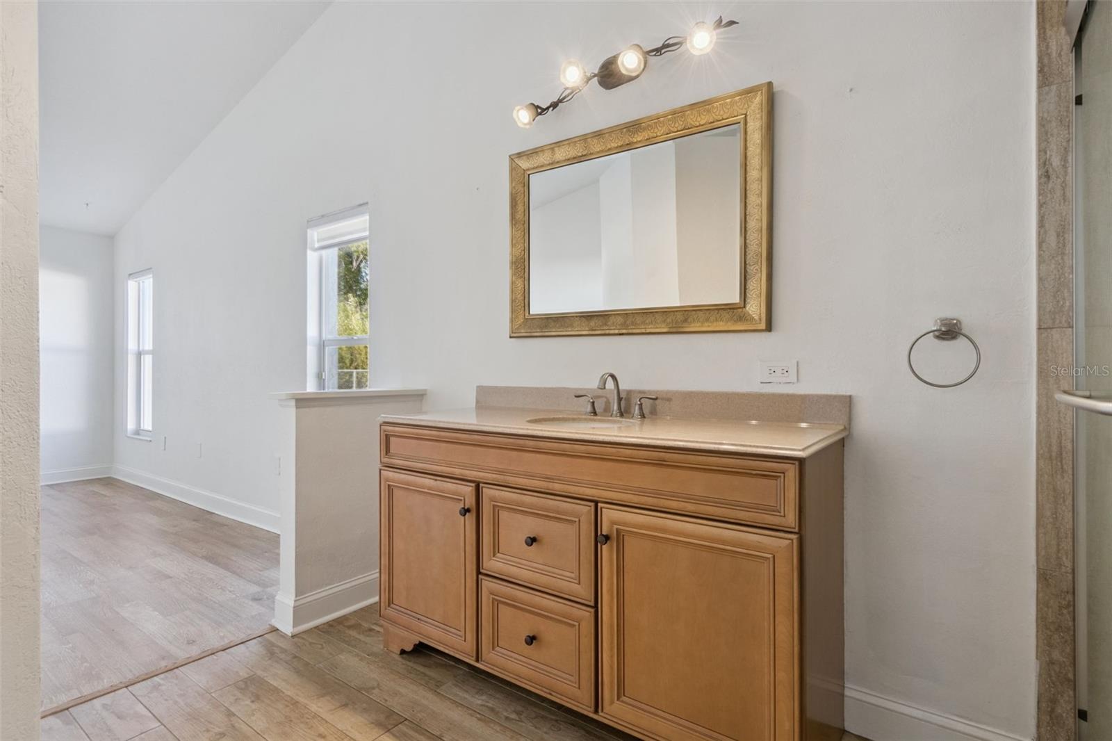 Image 18 of 50 For 201 Glenridge Loop S