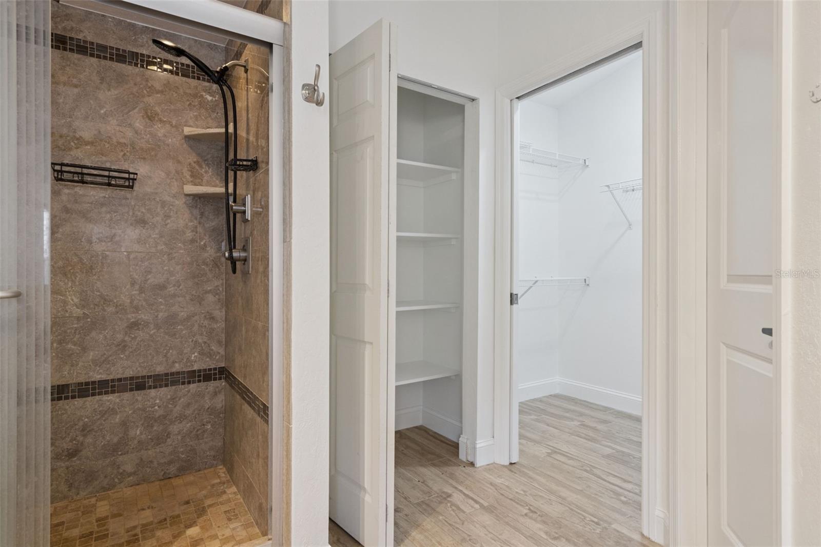 Image 20 of 50 For 201 Glenridge Loop S