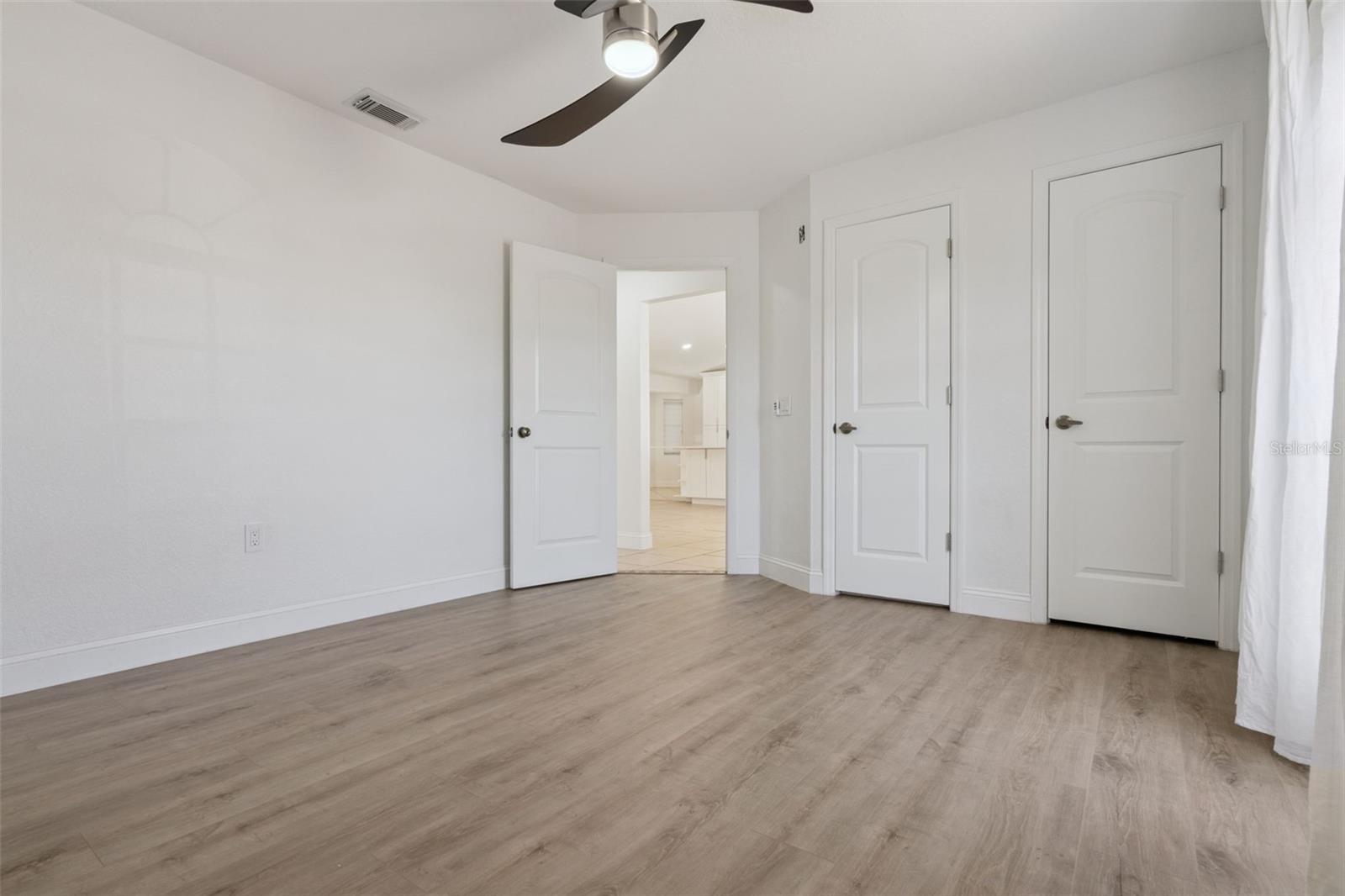 Image 21 of 50 For 201 Glenridge Loop S