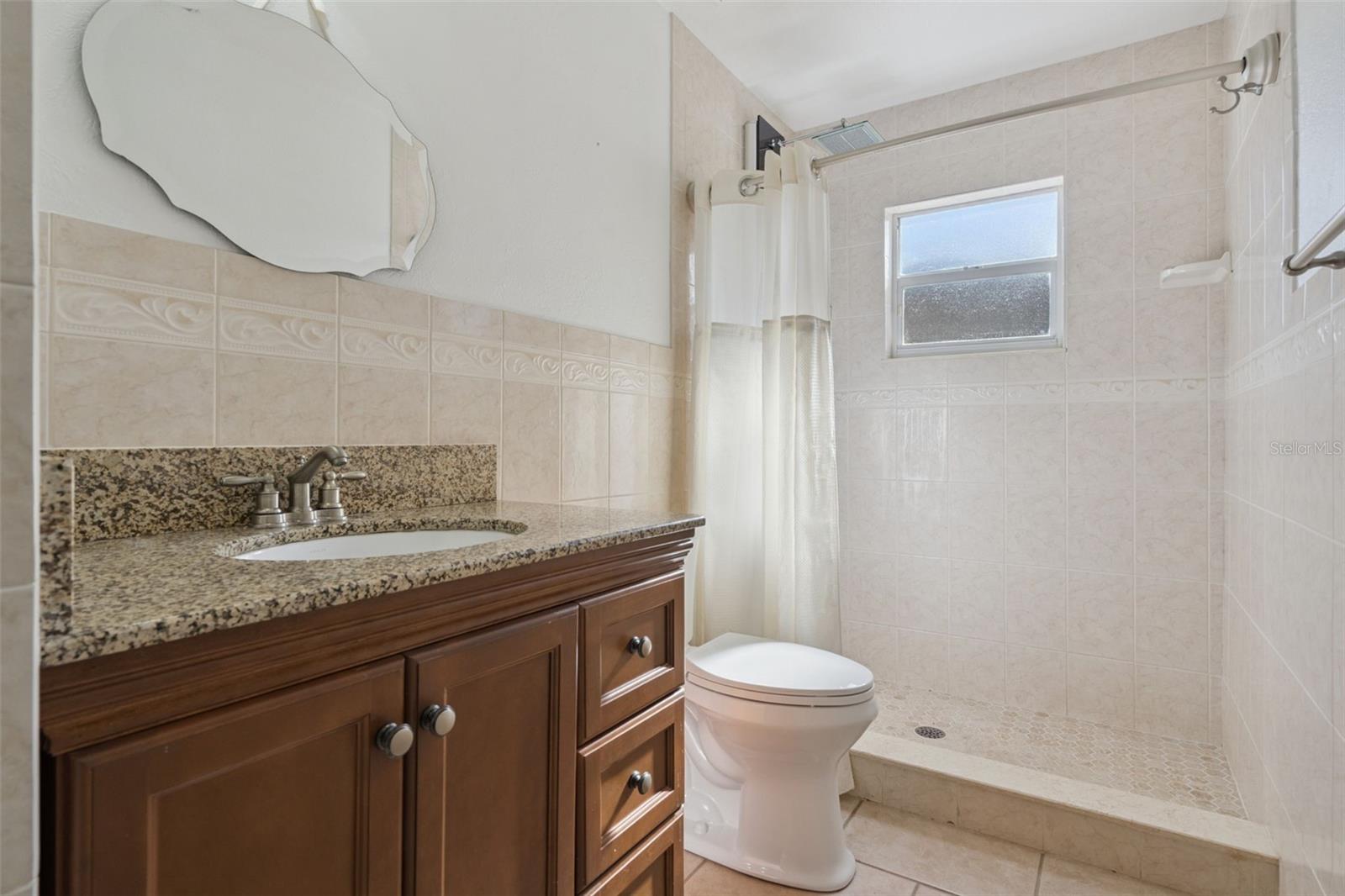 Image 23 of 50 For 201 Glenridge Loop S