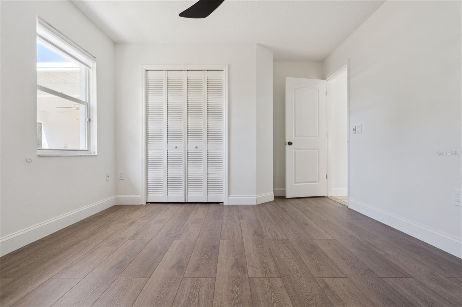 Image 24 of 50 For 201 Glenridge Loop S