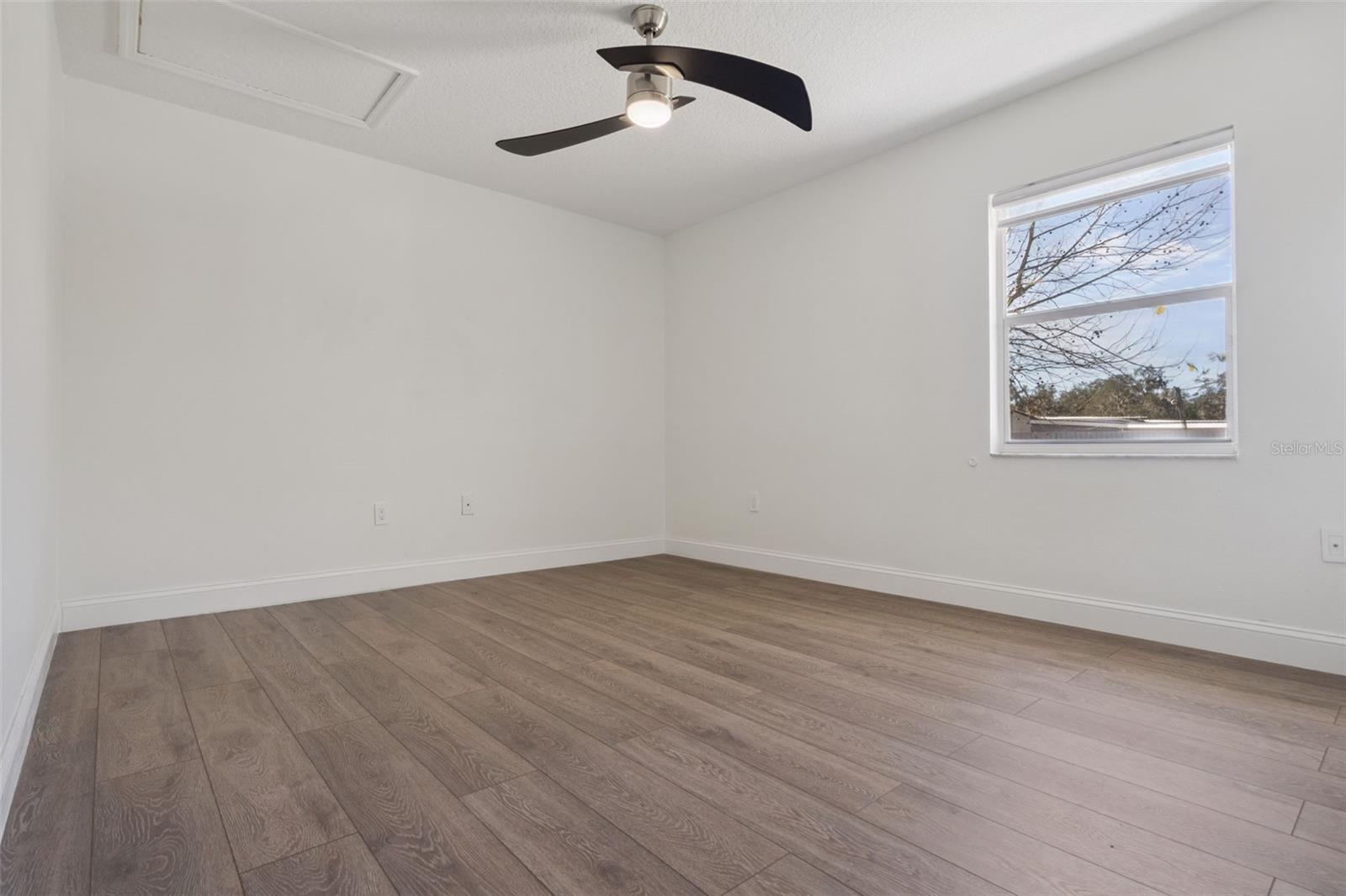 Image 25 of 50 For 201 Glenridge Loop S