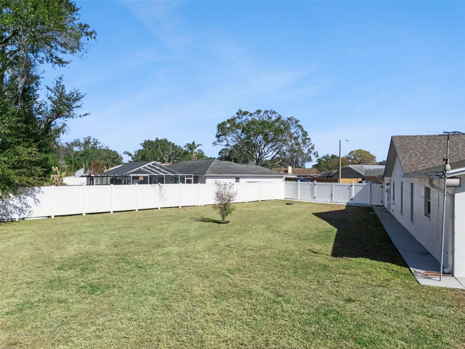 Image 35 of 50 For 201 Glenridge Loop S