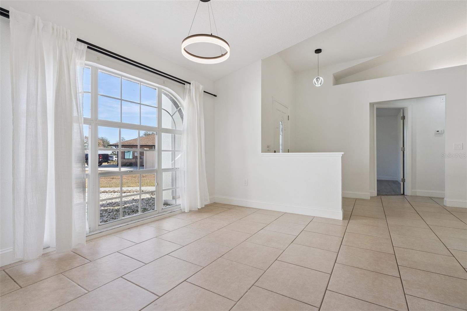 Image 6 of 50 For 201 Glenridge Loop S