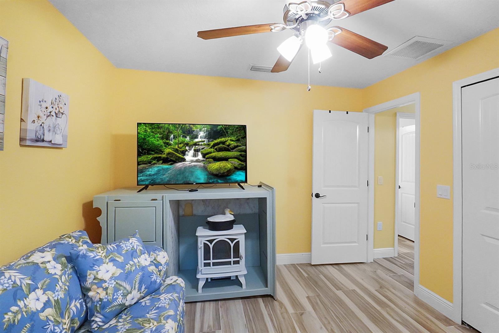 Image 23 of 41 For 9980 157th Lane