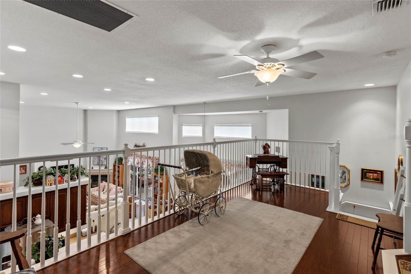 Image 33 of 61 For 19624 Spring Oak Drive