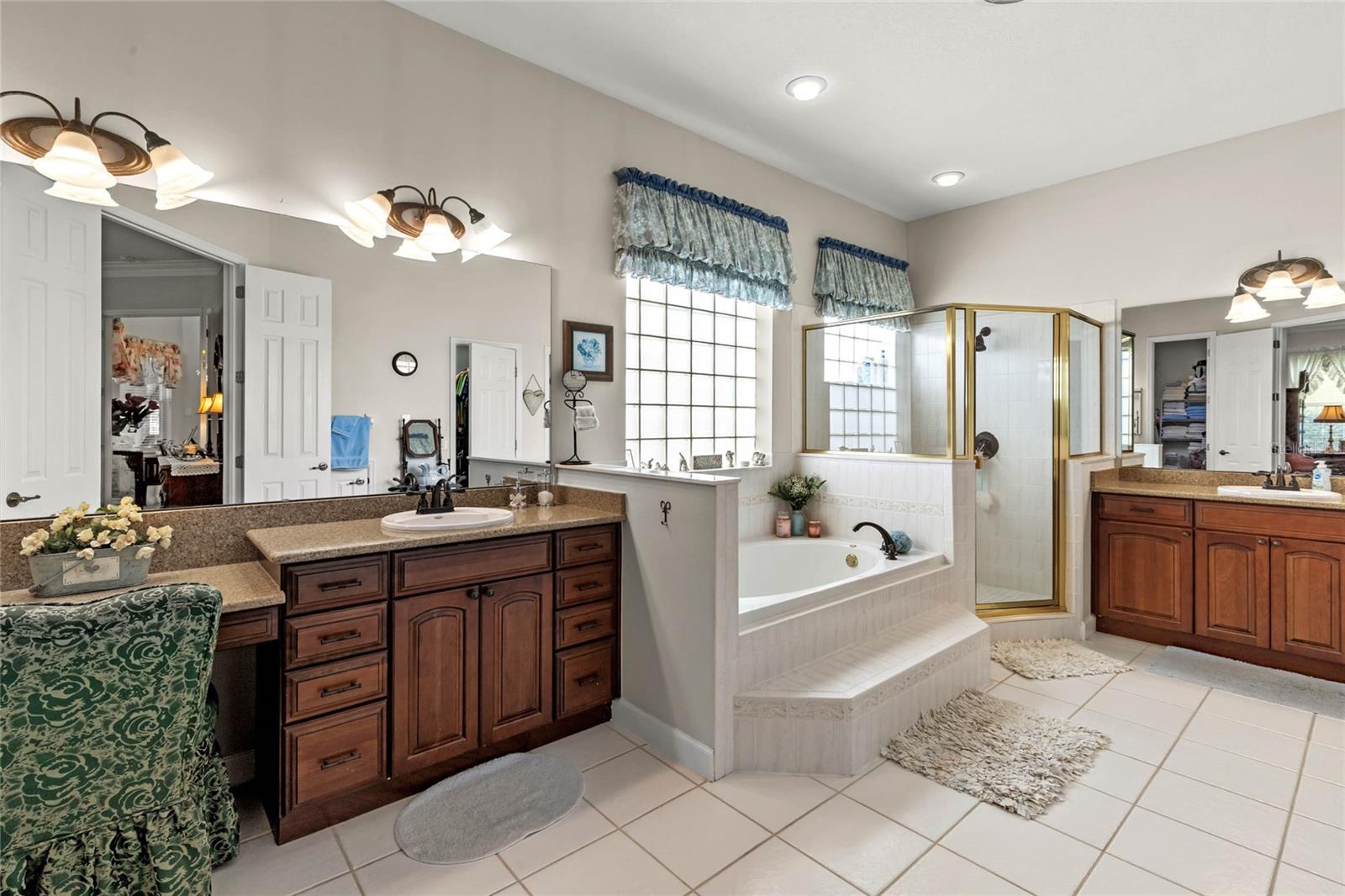 Image 39 of 61 For 19624 Spring Oak Drive