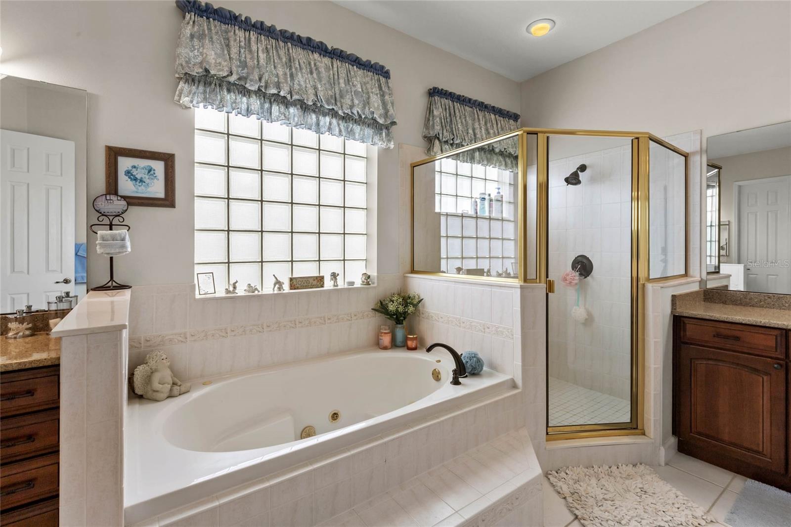 Image 40 of 61 For 19624 Spring Oak Drive