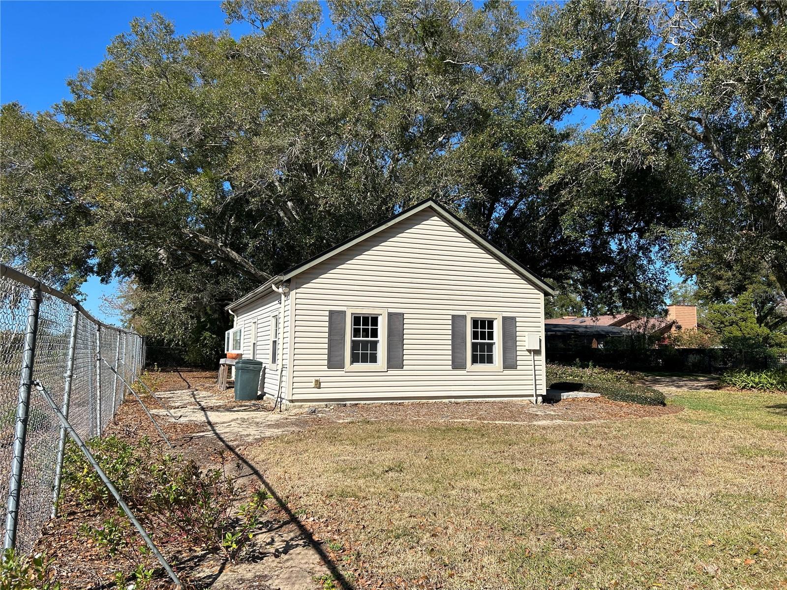 Image 29 of 35 For 1920 Sussex Drive