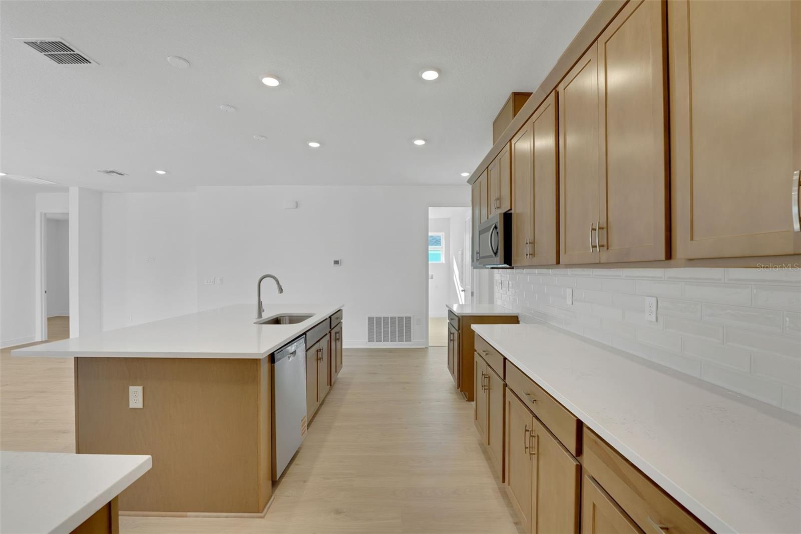 Image 18 of 52 For 999 Fiesta Key Circle