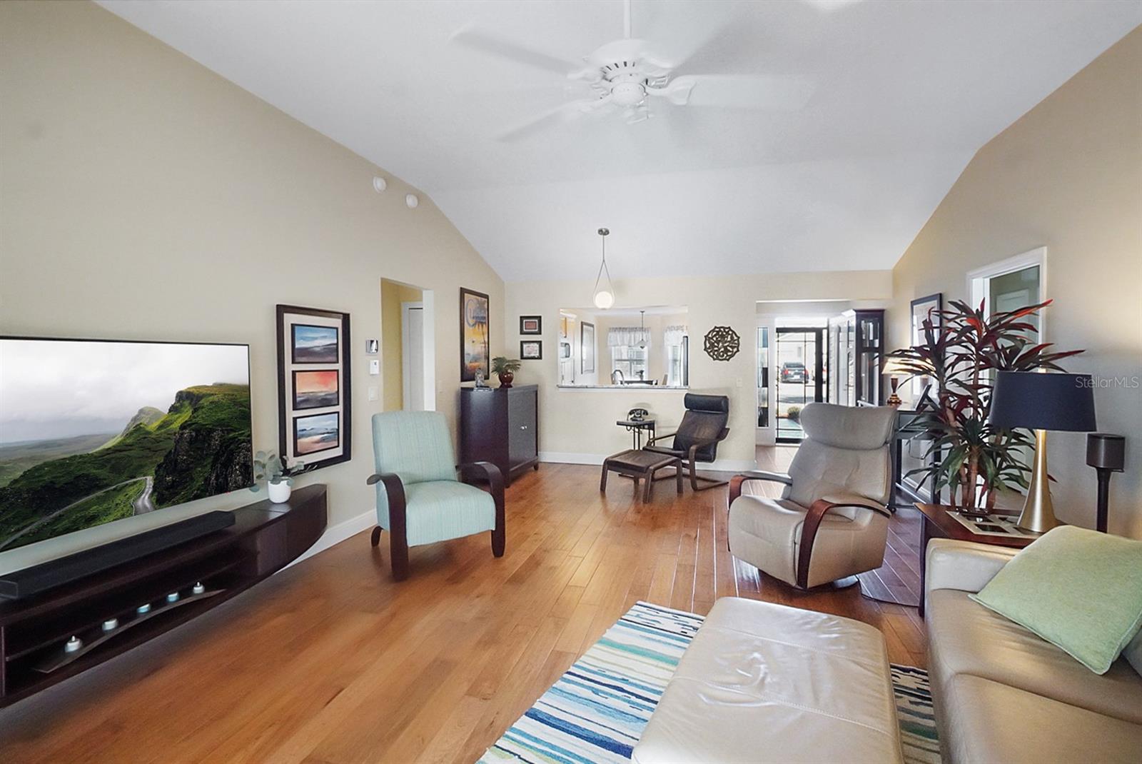 Image 13 of 51 For 2391 St George Avenue