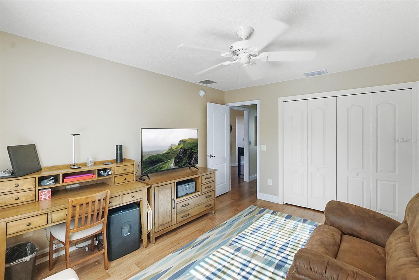 Image 15 of 51 For 2391 St George Avenue