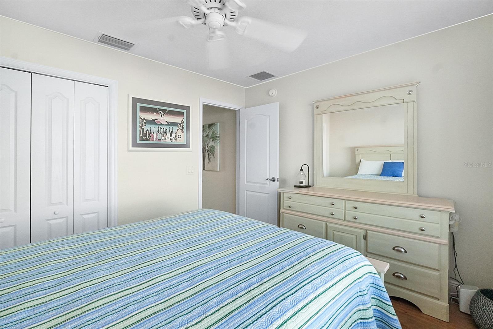 Image 19 of 51 For 2391 St George Avenue