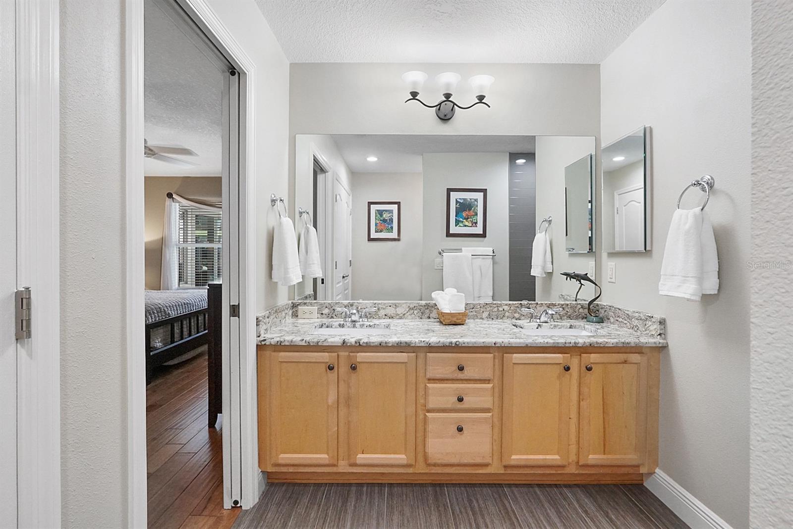 Image 27 of 51 For 2391 St George Avenue