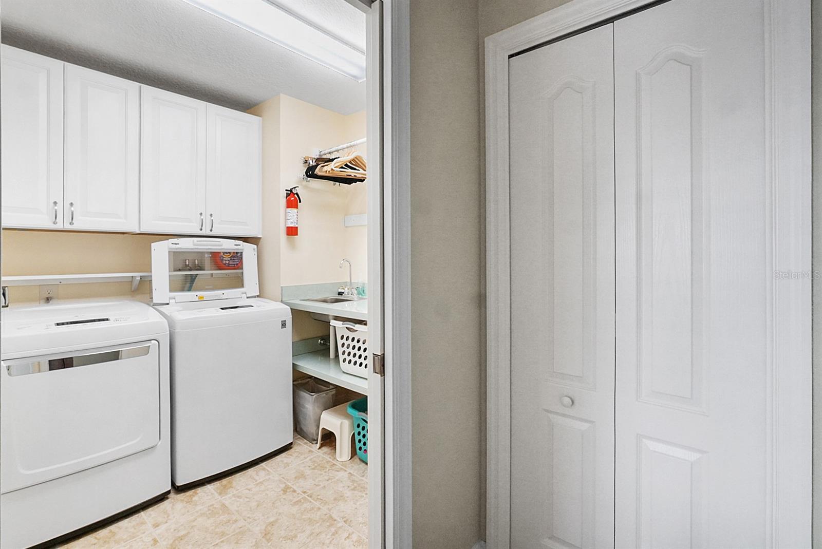 Image 28 of 51 For 2391 St George Avenue