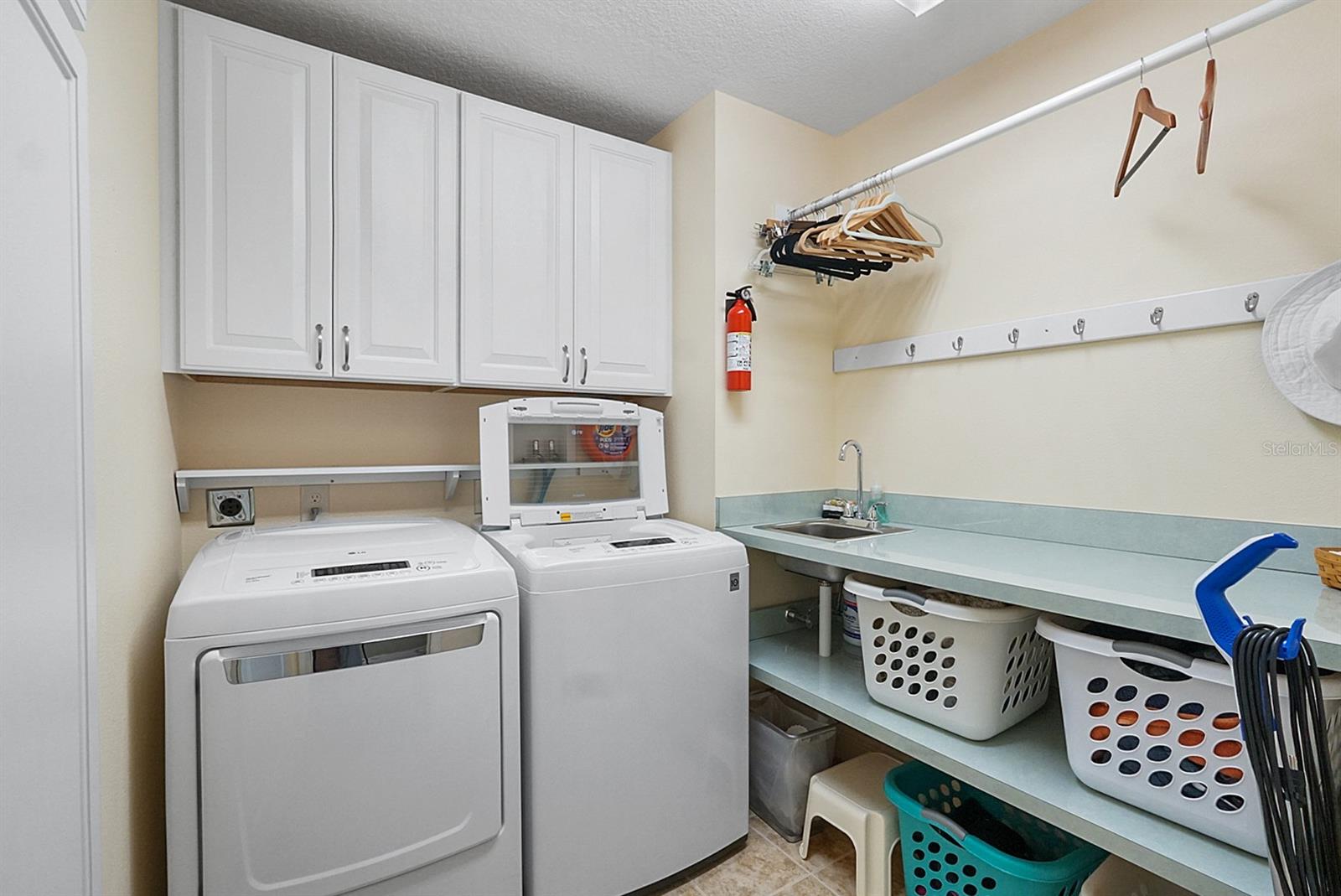 Image 29 of 51 For 2391 St George Avenue