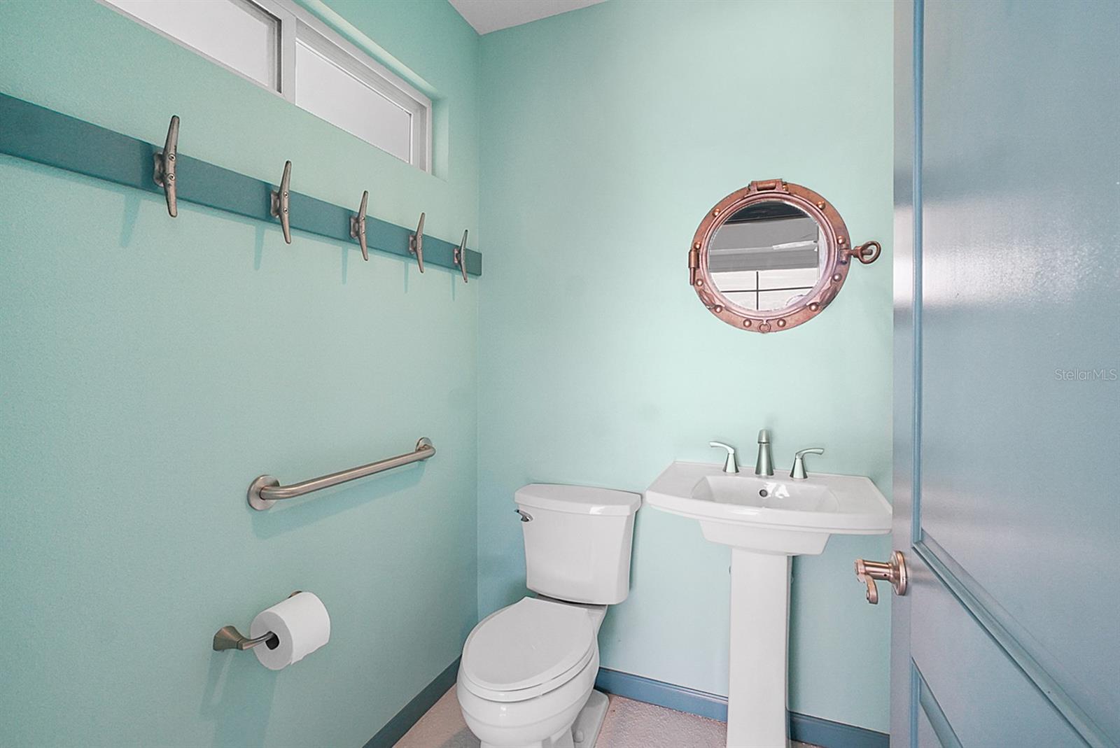 Image 38 of 51 For 2391 St George Avenue