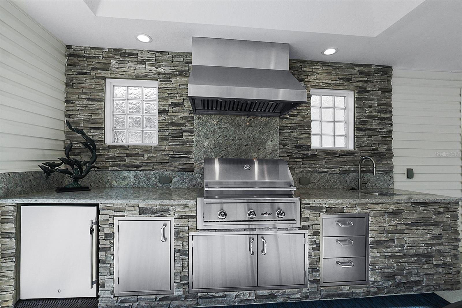 Image 41 of 51 For 2391 St George Avenue