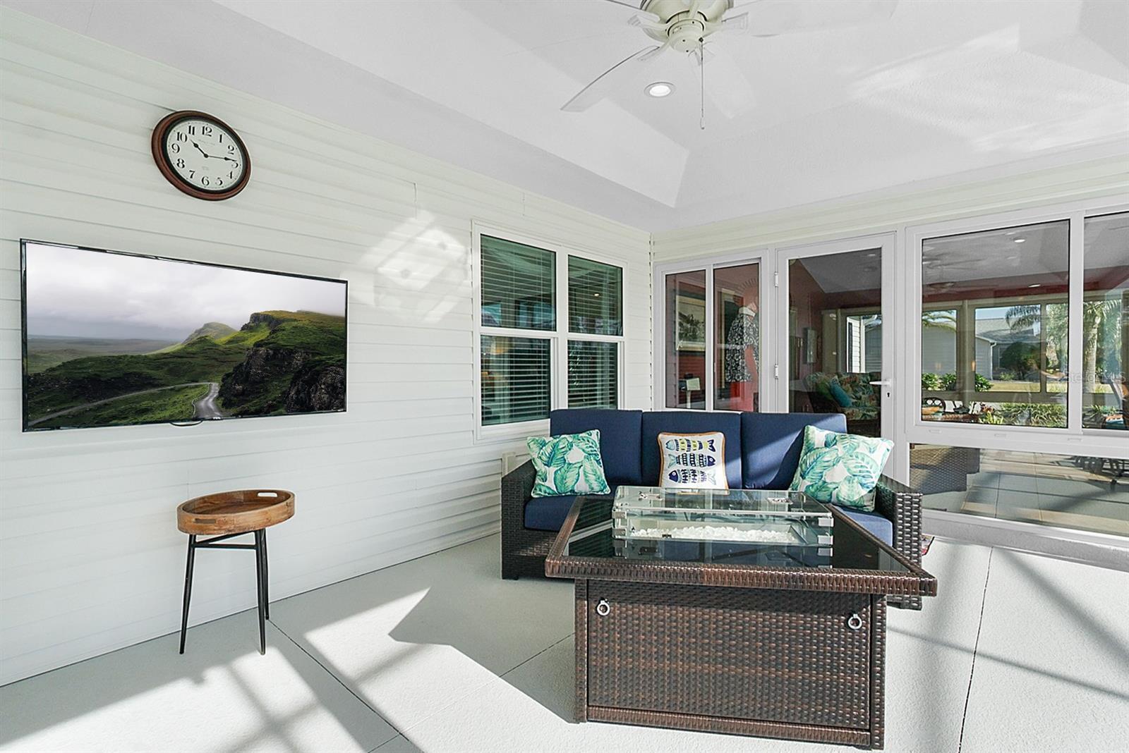 Image 42 of 51 For 2391 St George Avenue