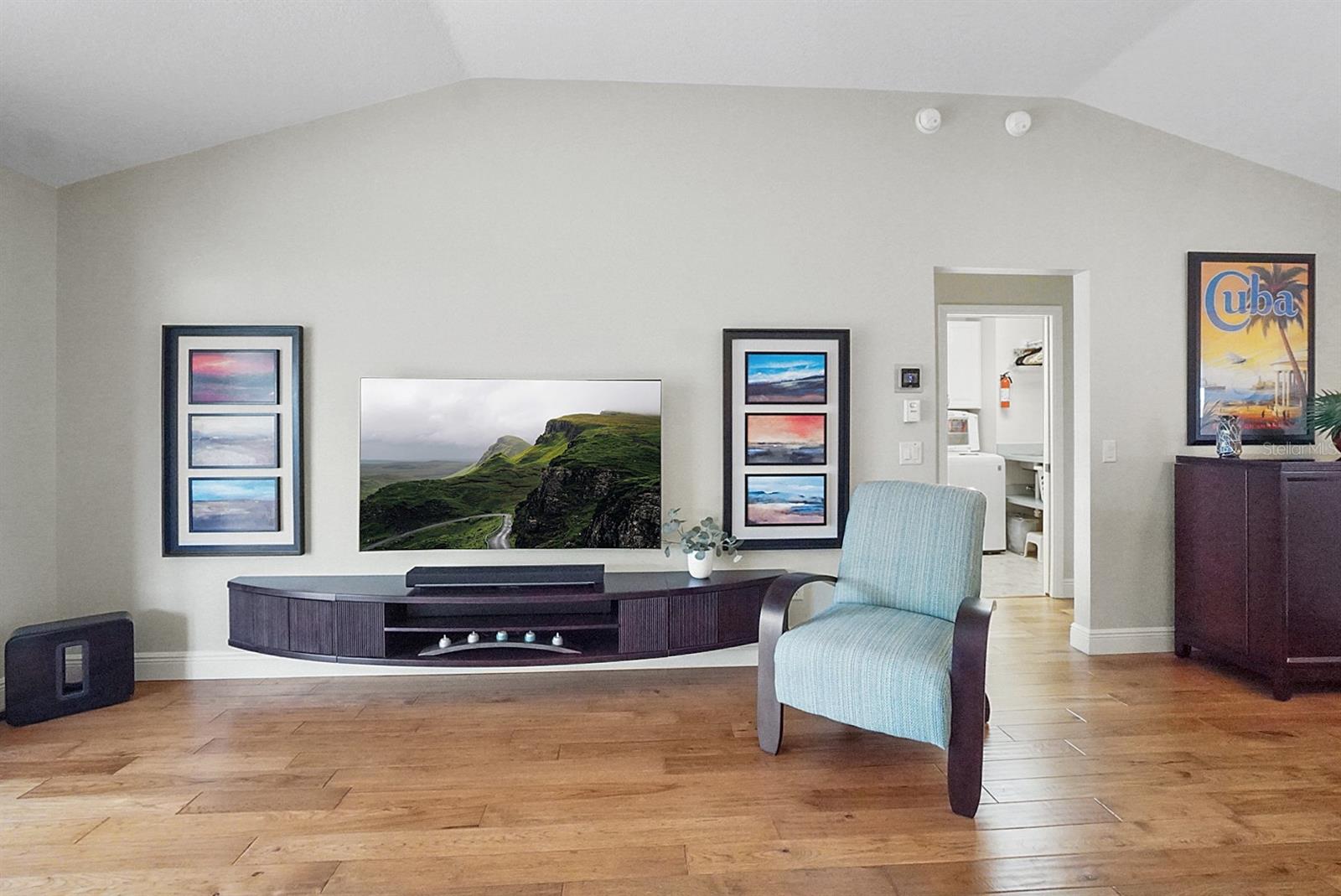 Image 46 of 51 For 2391 St George Avenue