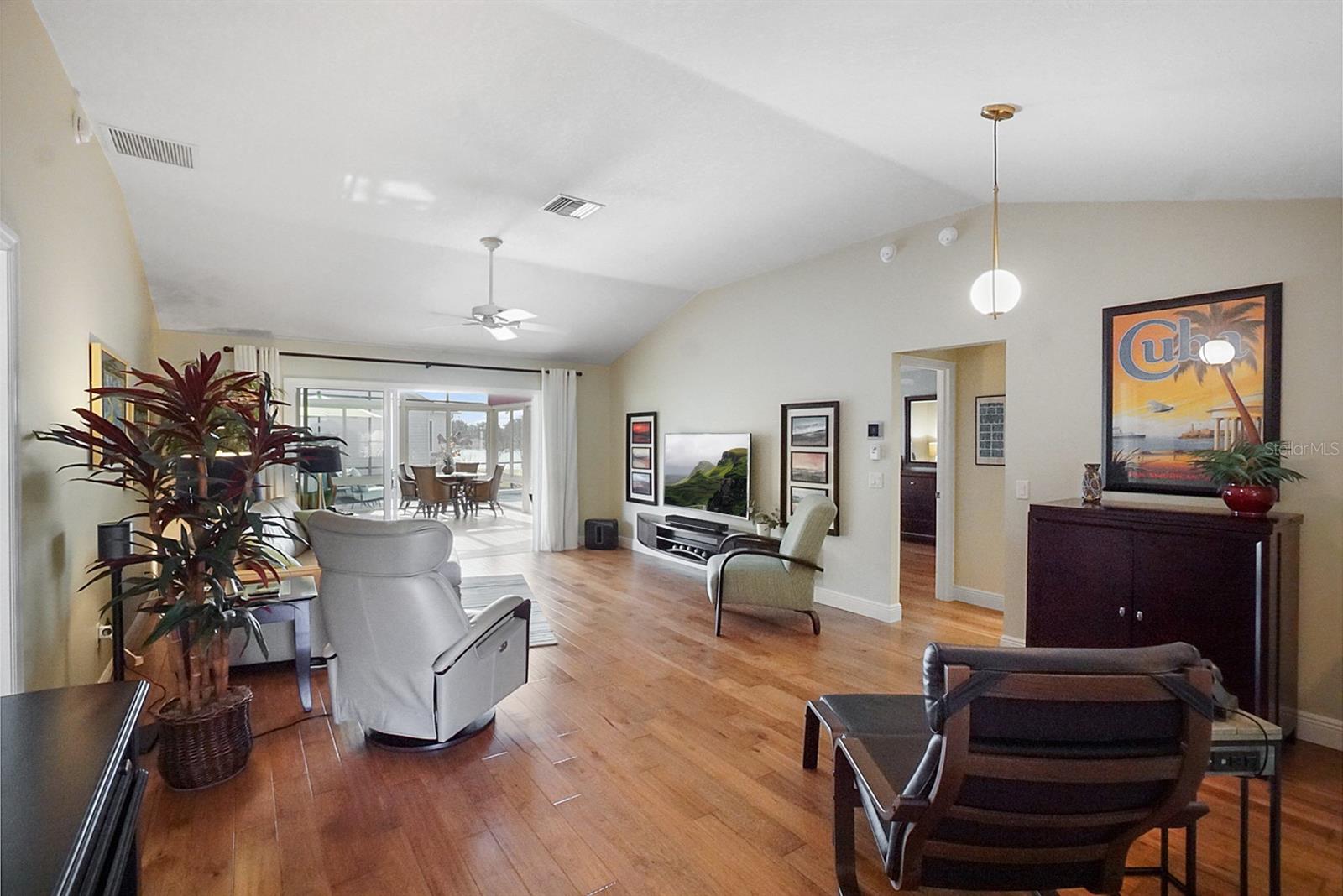 Image 5 of 51 For 2391 St George Avenue